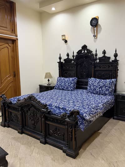 Bed set with chairs