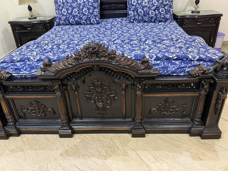 Bed set with chairs 3