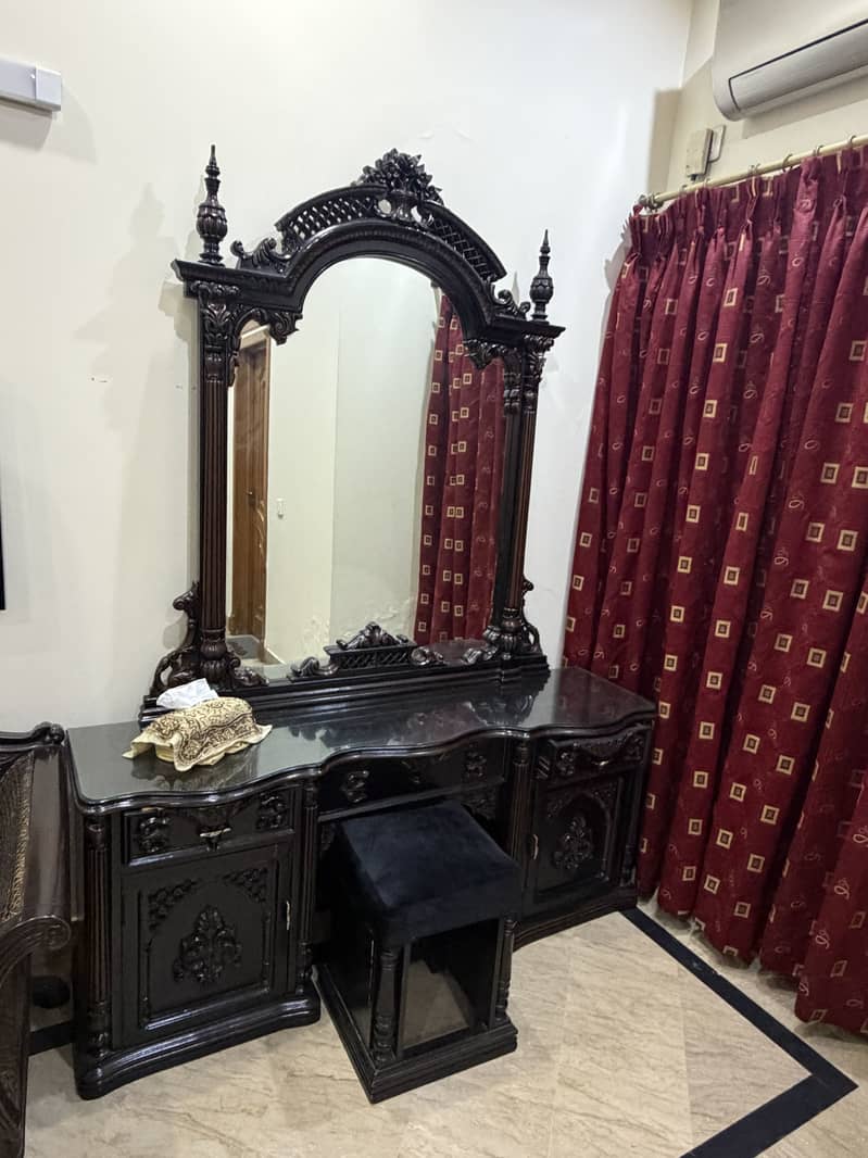 Bed set with chairs 7