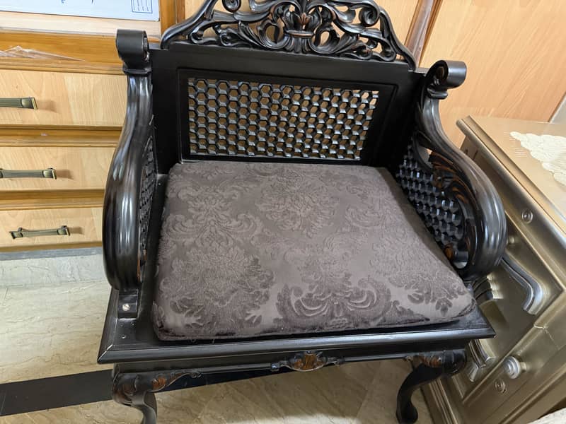 Bed set with chairs 9