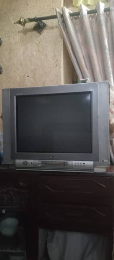 20' LG flat picture and picture