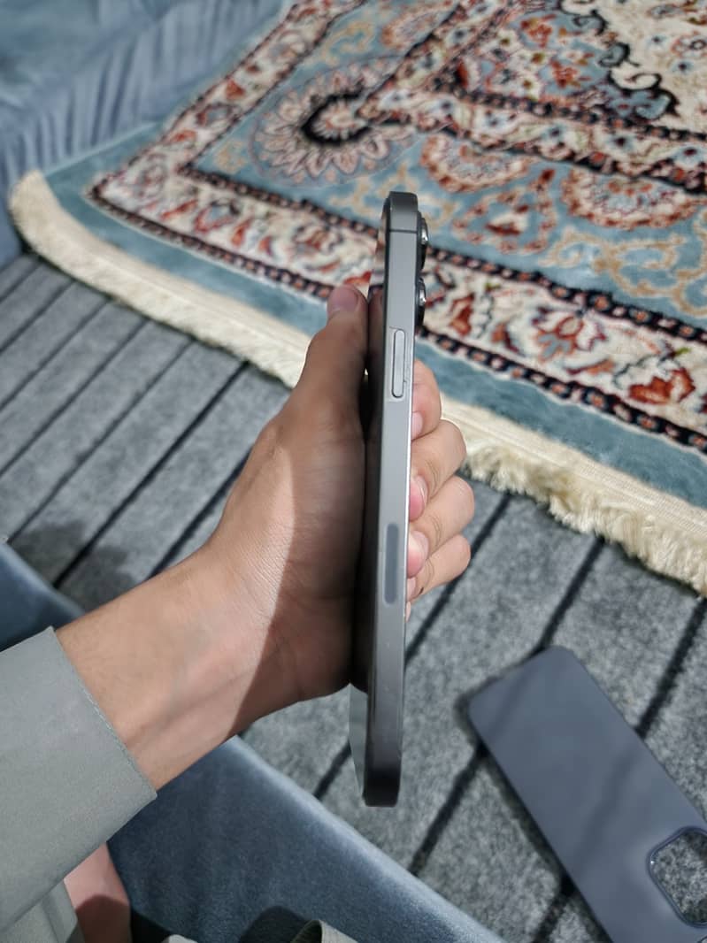 Apple iPhone 13 Pro Max 2