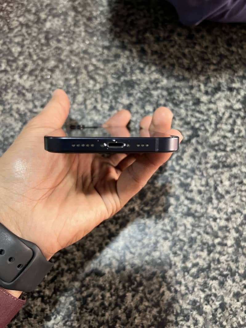 Apple iPhone 12 3