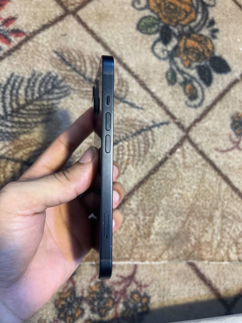 Apple iPhone 13 1