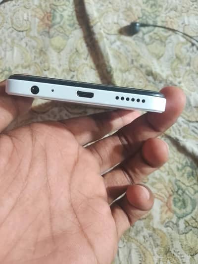 Infinix smart 7HD box and charge available Pack set