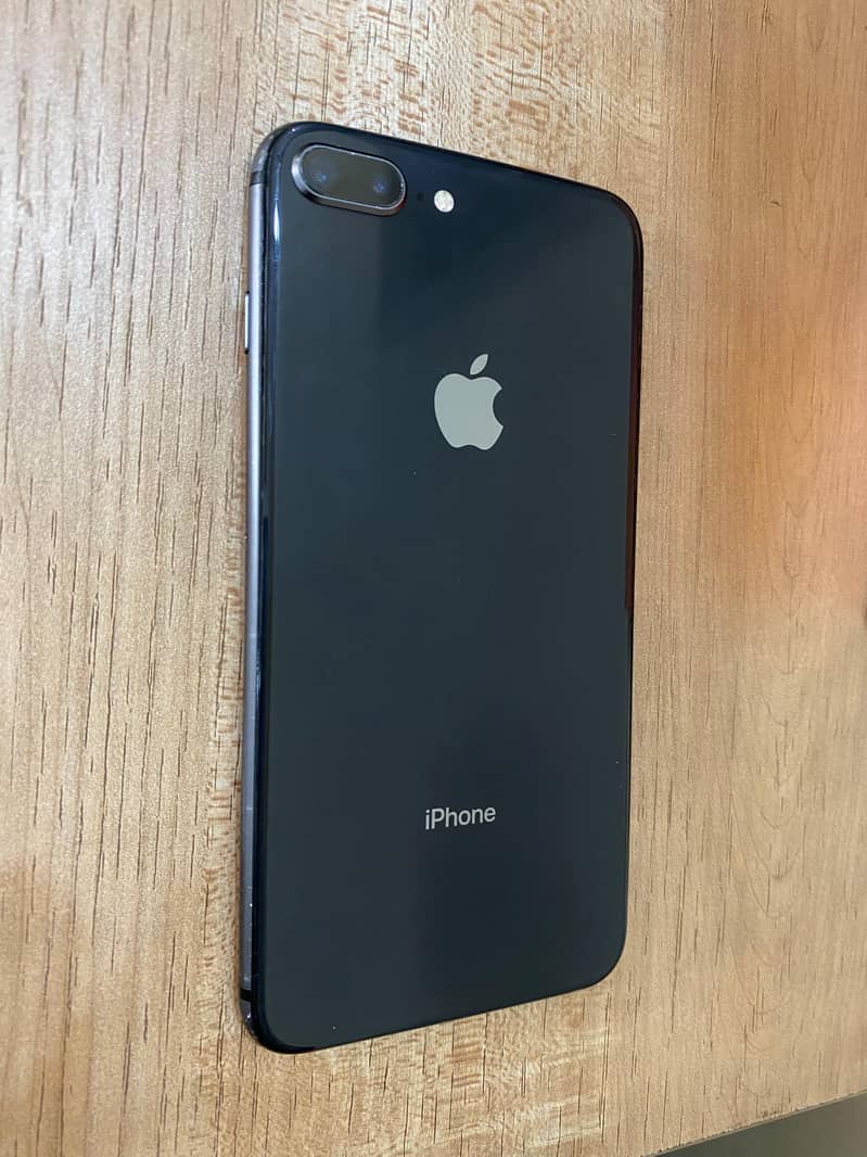 Apple iPhone 8 Plus 3