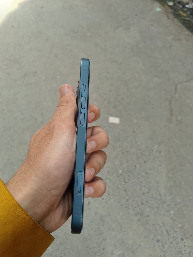Apple iPhone 13 1