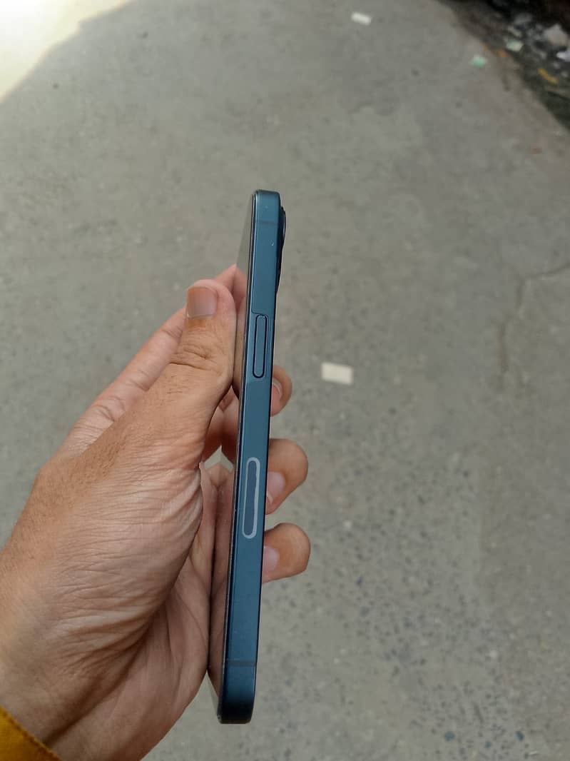 Apple iPhone 13 2