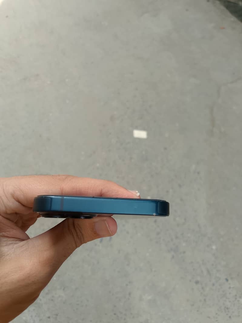 Apple iPhone 13 4