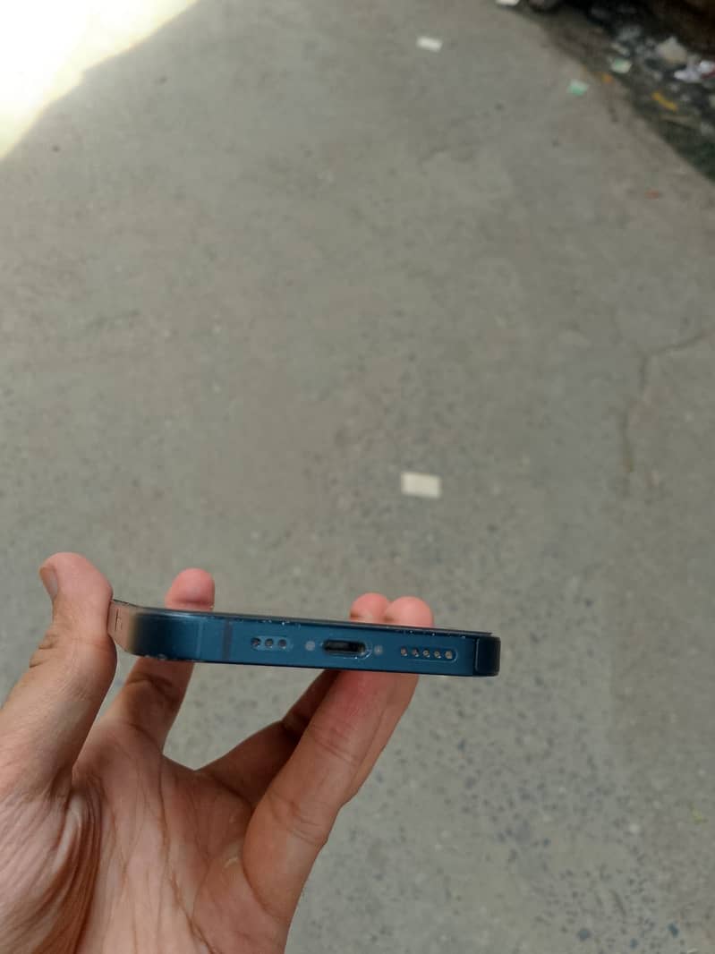 Apple iPhone 13 5