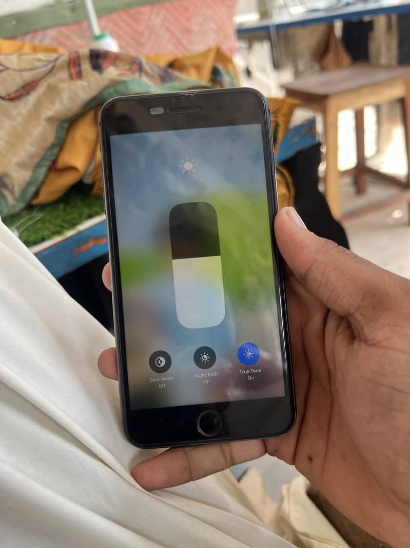 Apple iPhone 8 Plus 1