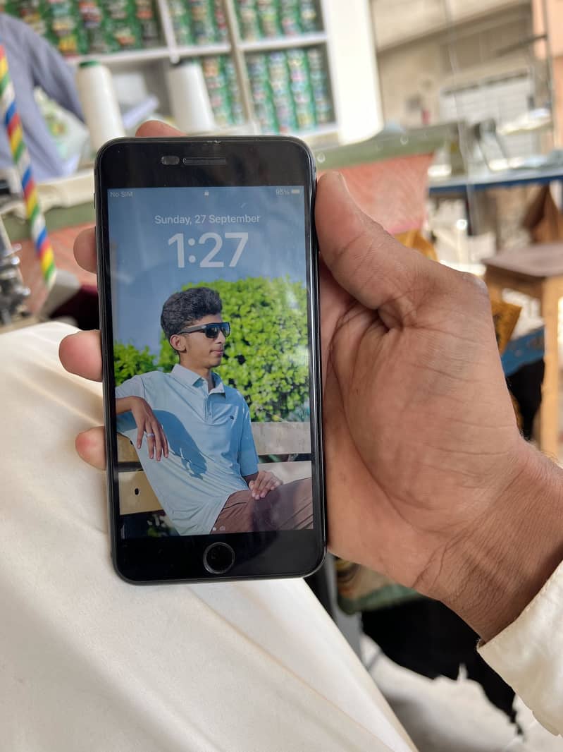 Apple iPhone 8 Plus 2