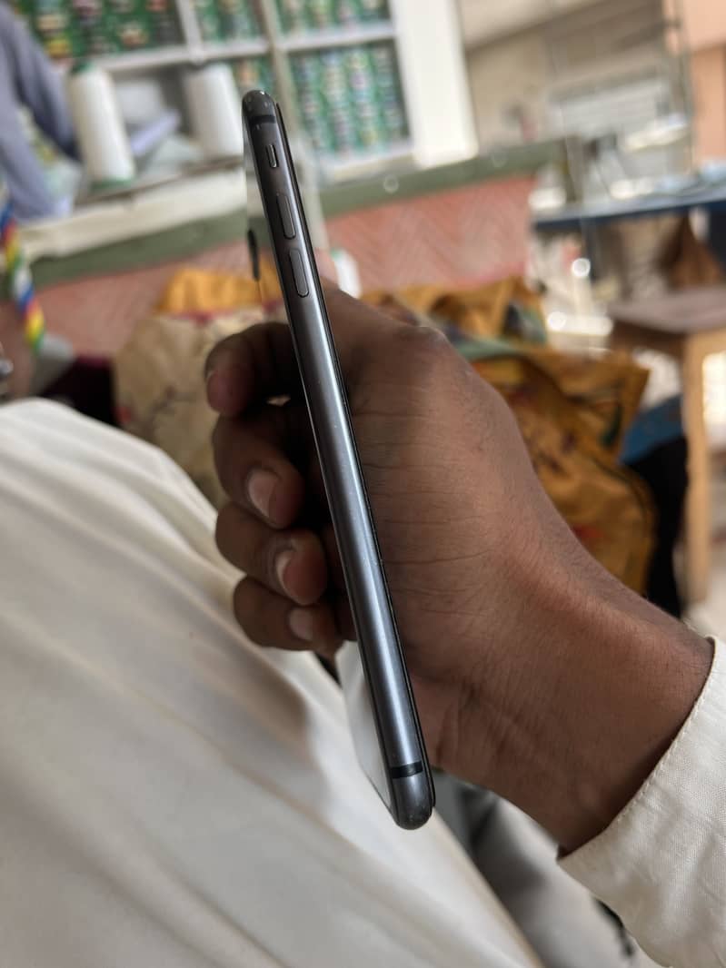 Apple iPhone 8 Plus 3