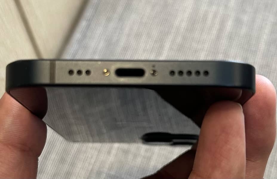 Apple iPhone 13 5