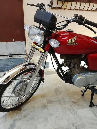 United 125