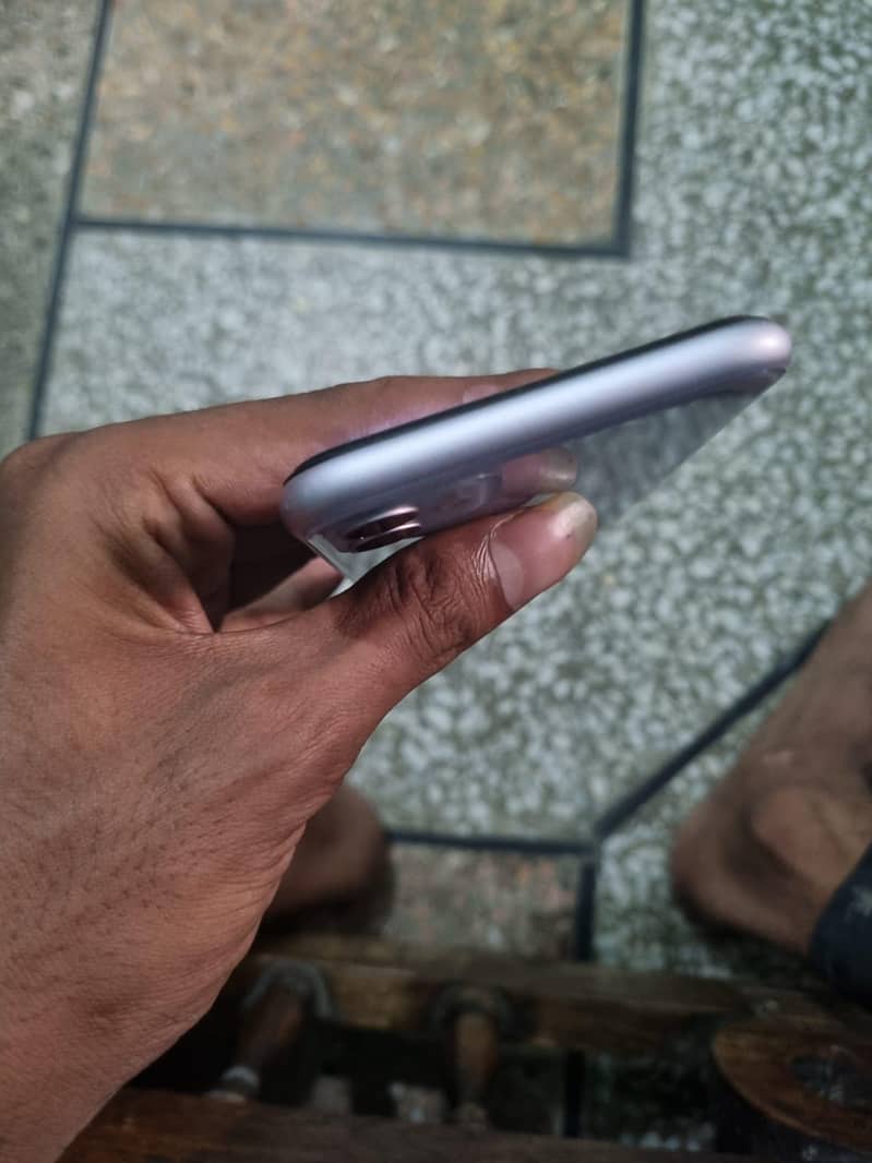 Apple iPhone 11 3