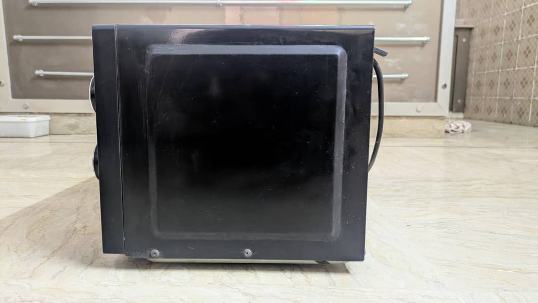 Orient Microwave 4