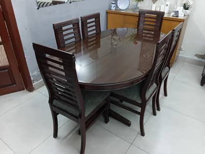 Oval shaped Dining table