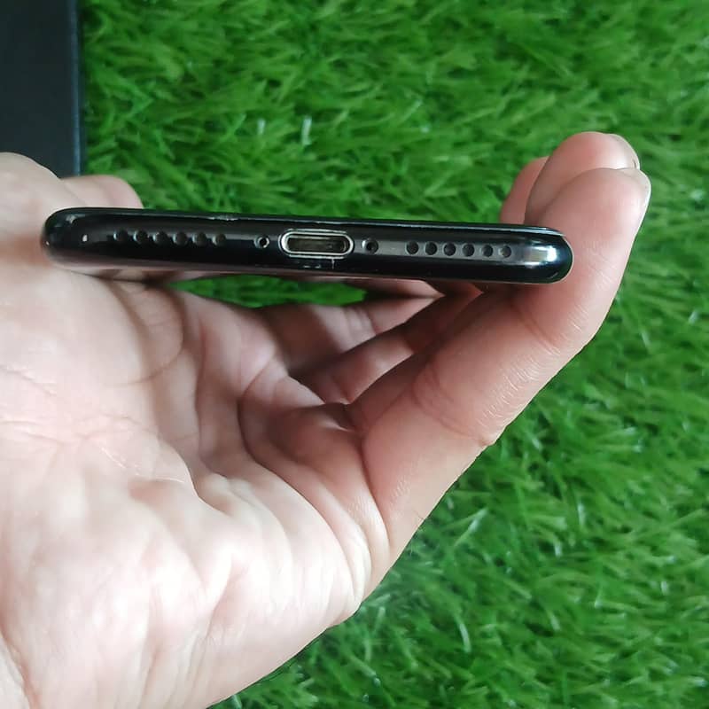 Apple iPhone 7 2