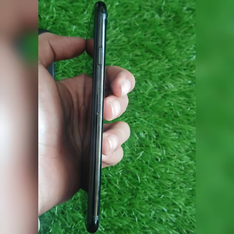 Apple iPhone 7 3