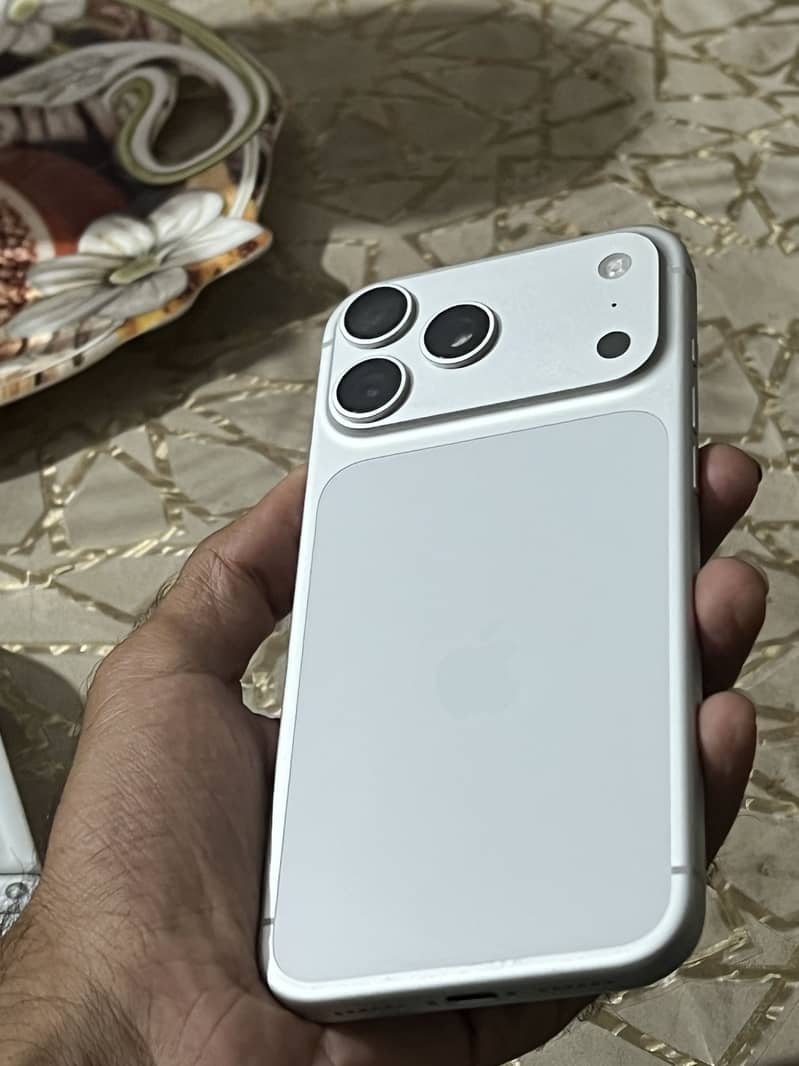 Iphone 17 pro max 1