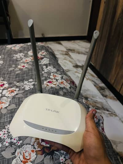 TP-Link TL-WR840N Wifi Router with Adaptor