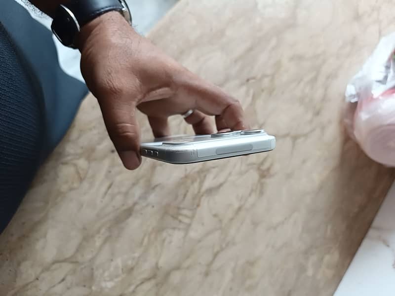 Apple iPhone 17 Pro Max 4
