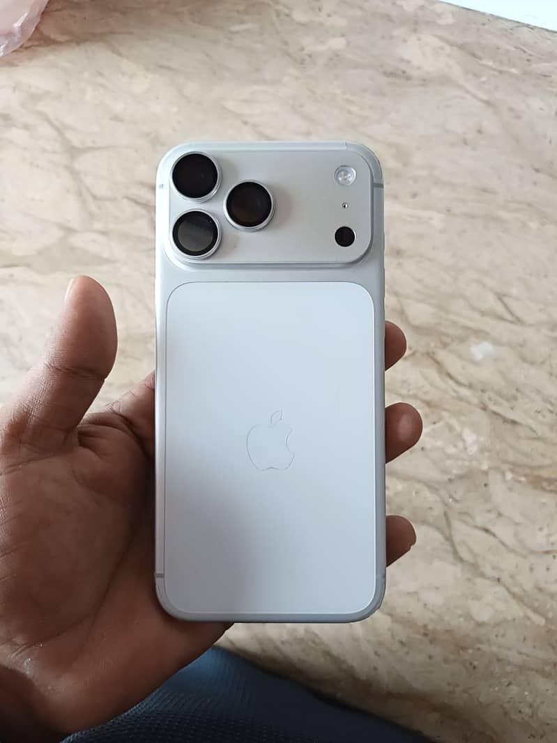 Apple iPhone 17 Pro Max 7