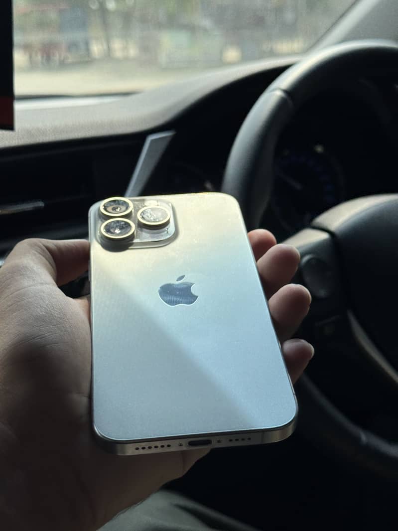 Apple iPhone 15 Pro Max 0