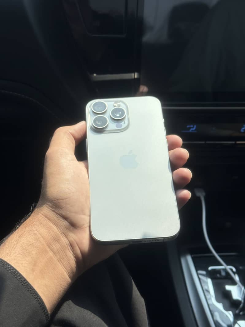 Apple iPhone 15 Pro Max 1
