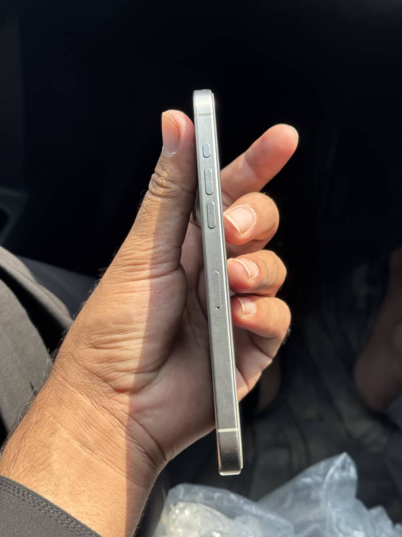 Apple iPhone 15 Pro Max 2