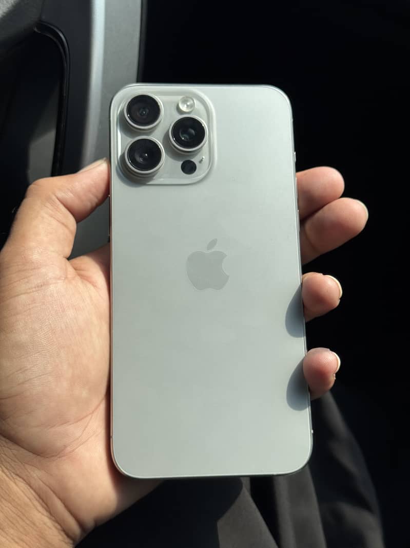 Apple iPhone 15 Pro Max 3