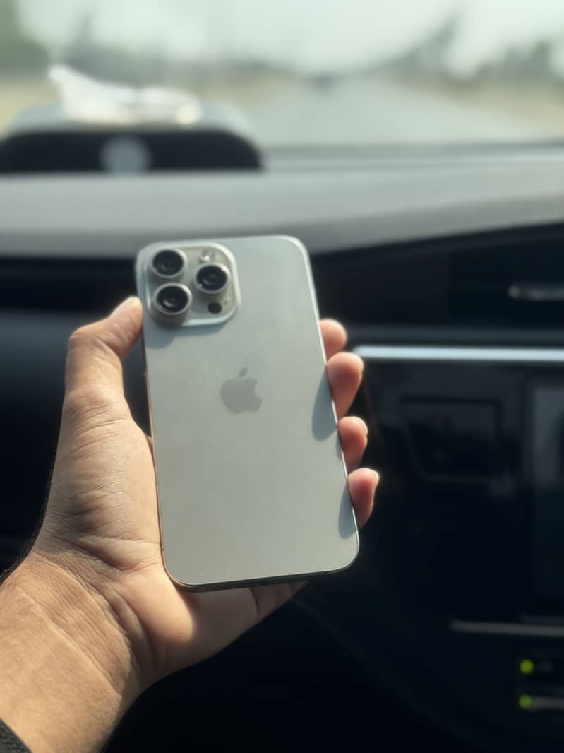 Apple iPhone 15 Pro Max 4