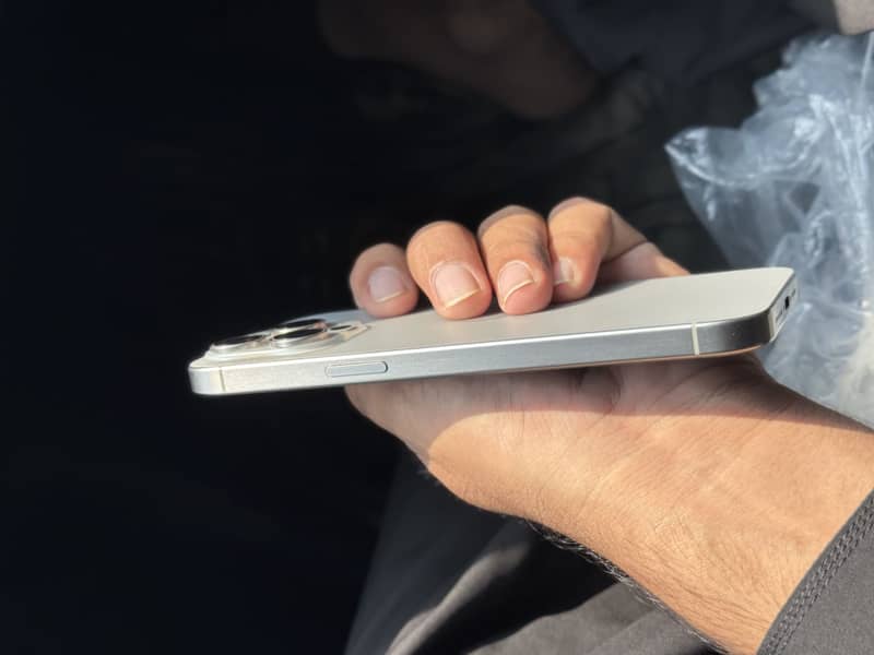 Apple iPhone 15 Pro Max 8