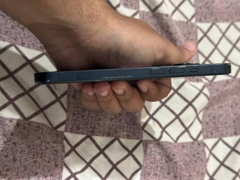 Apple iPhone 14 4