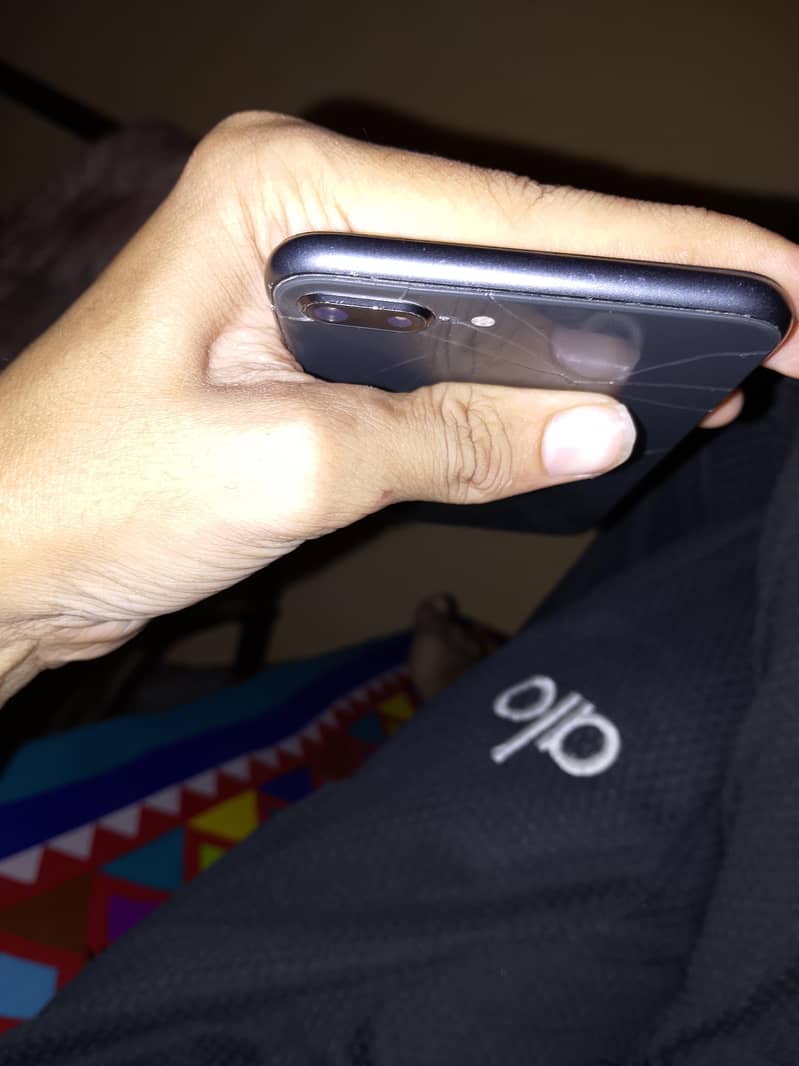 Apple iPhone 8 Plus 1