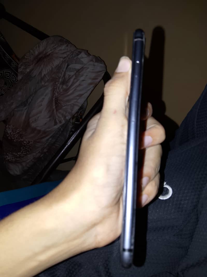 Apple iPhone 8 Plus 3