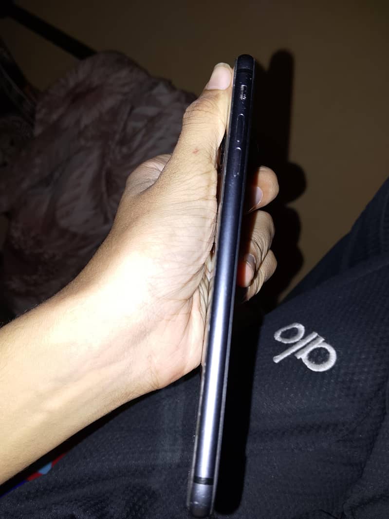 Apple iPhone 8 Plus 4