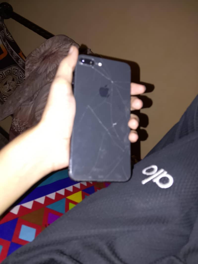 Apple iPhone 8 Plus 6