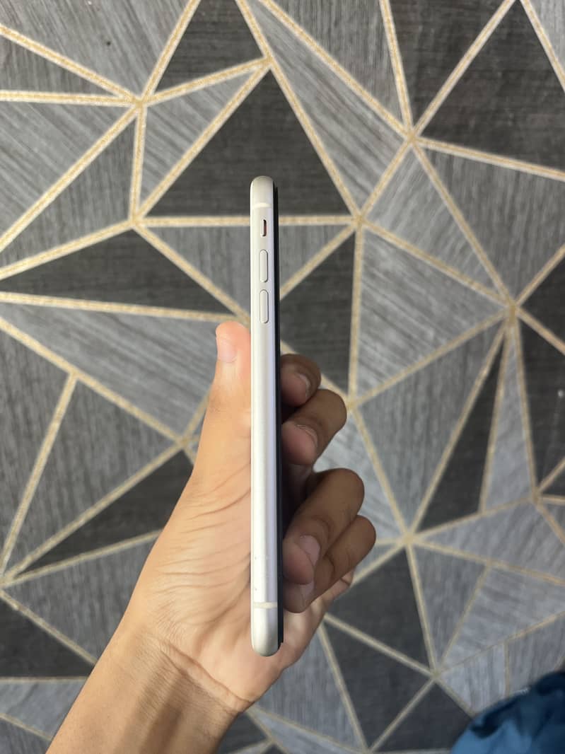 Apple iPhone 11 3
