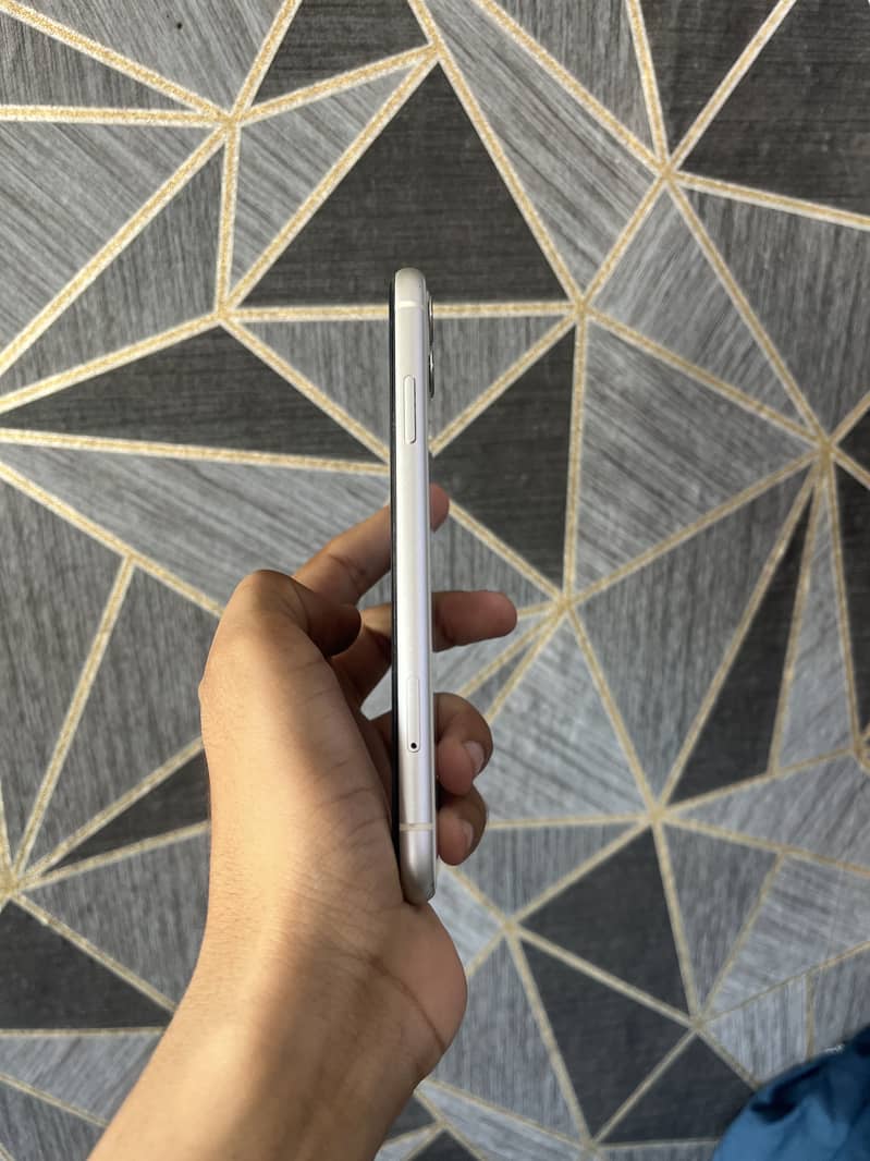 Apple iPhone 11 5