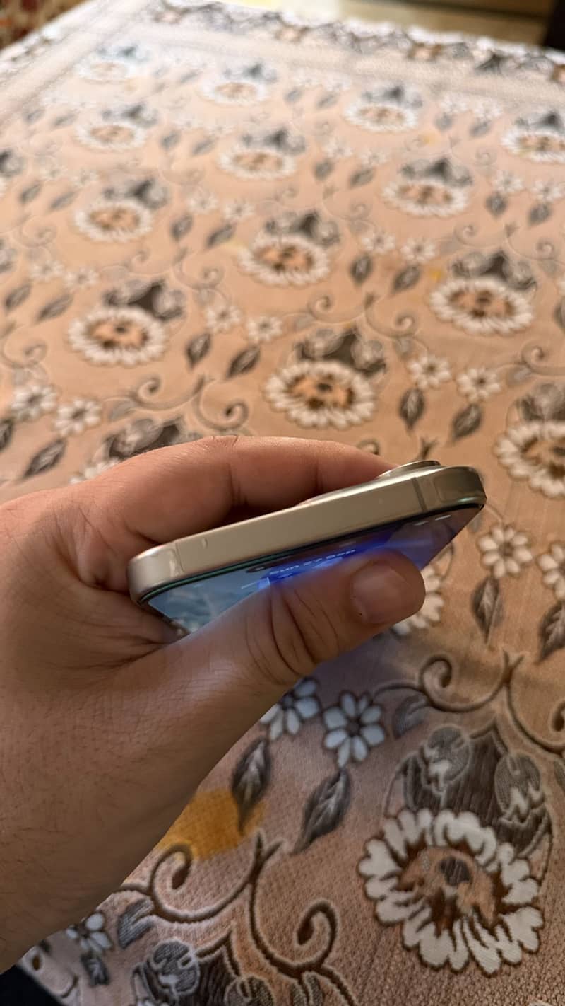 Apple iPhone 15 Pro Max 2