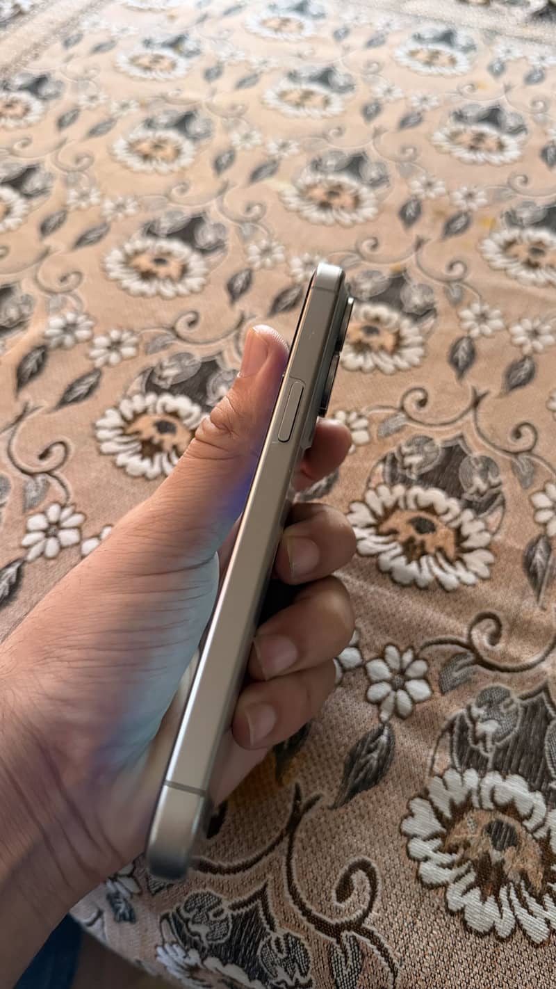 Apple iPhone 15 Pro Max 3