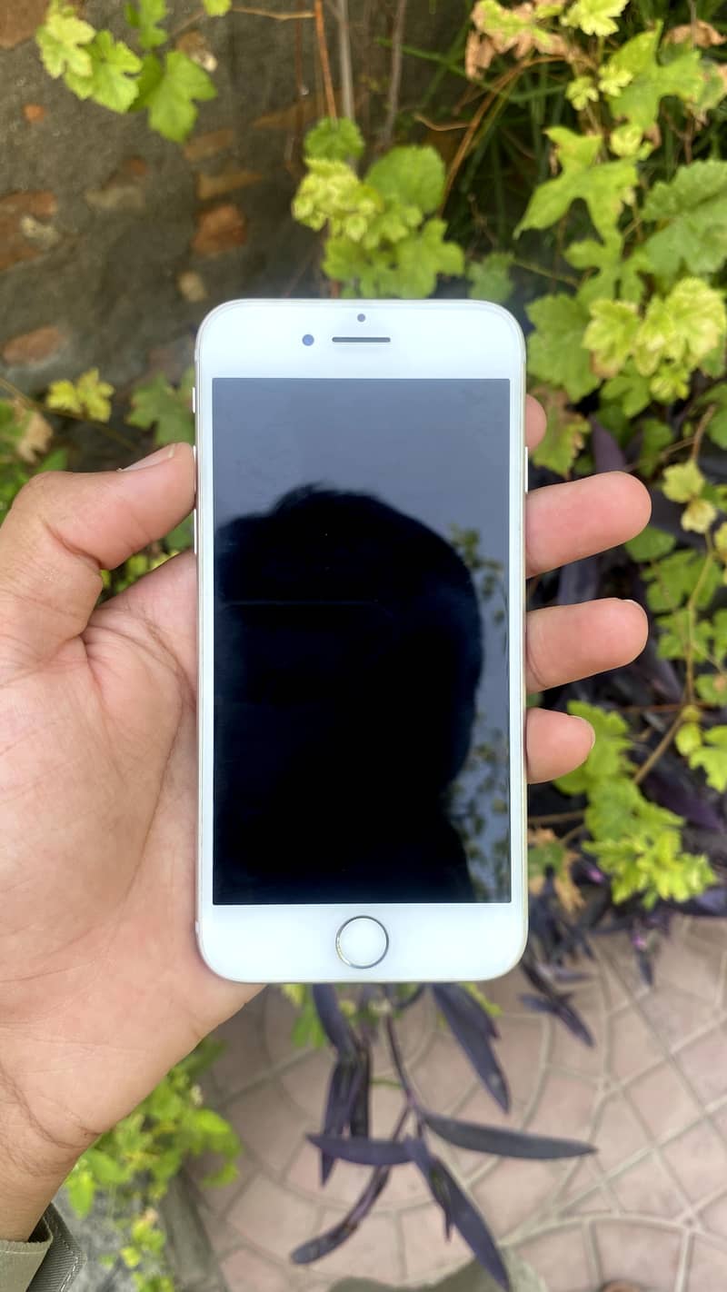 Apple iPhone 7 0