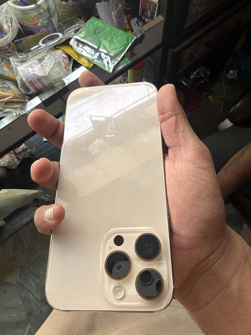 Apple iPhone 16 Pro Max 0