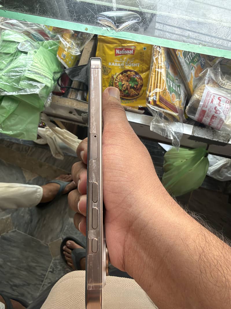 Apple iPhone 16 Pro Max 3