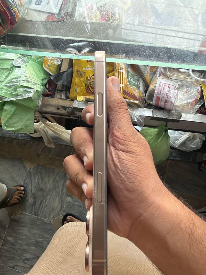 Apple iPhone 16 Pro Max 5