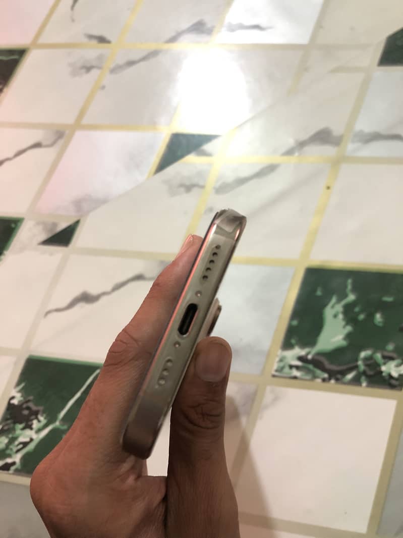Apple iPhone 16 Pro 4