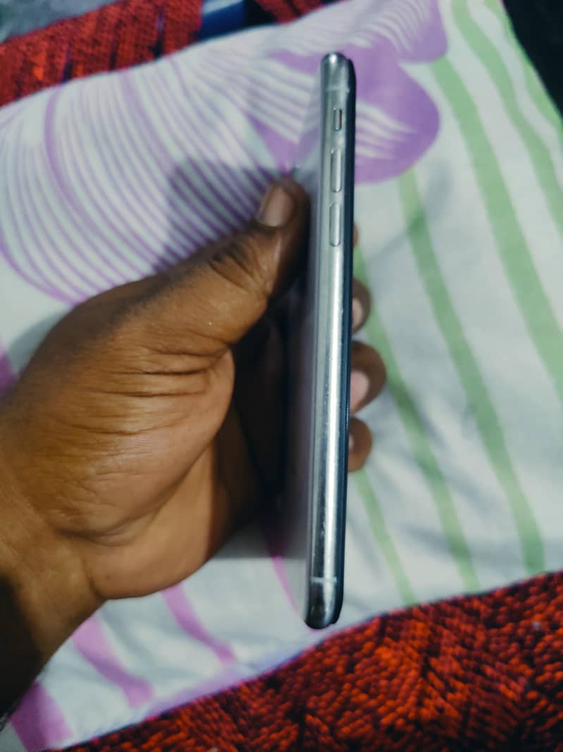 Apple iPhone X 3