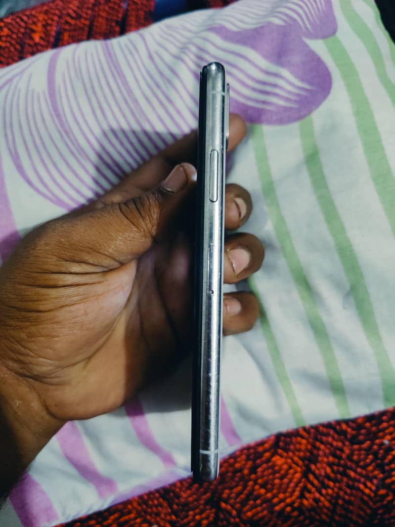 Apple iPhone X 5